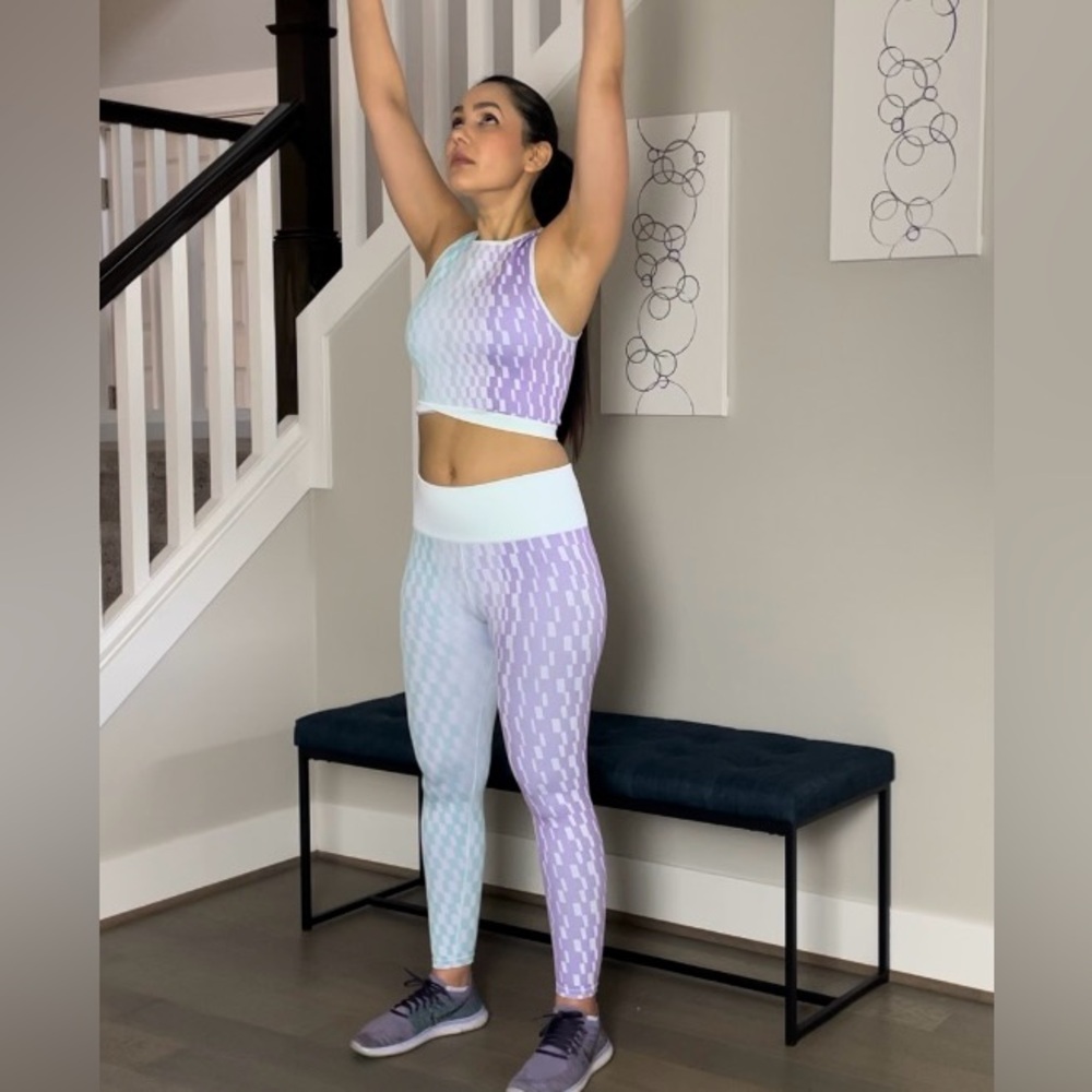 Cropped top and high waisted 7/8 legging Fabletics athletic set Small